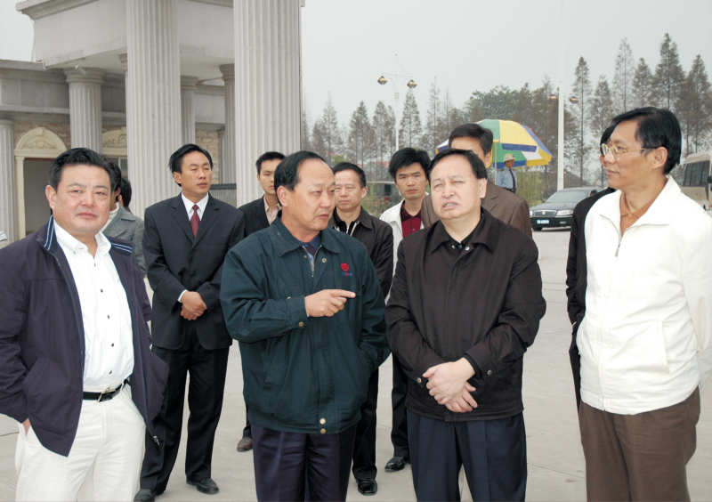 2006年11月15日，湖北省省長(cháng)羅清泉一行來公司調研